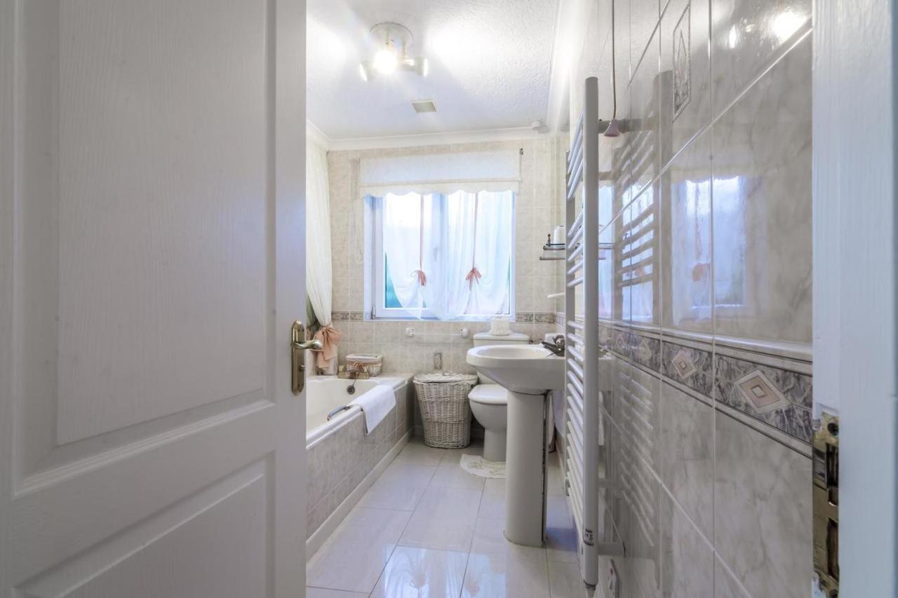Family Bungalow With Private Pool 킬게티 외부 사진