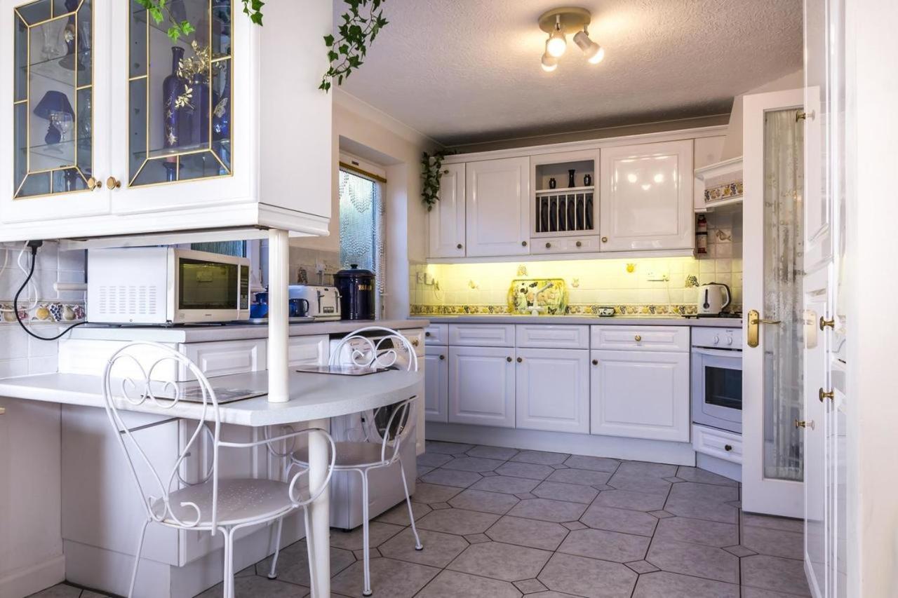 Family Bungalow With Private Pool 킬게티 외부 사진