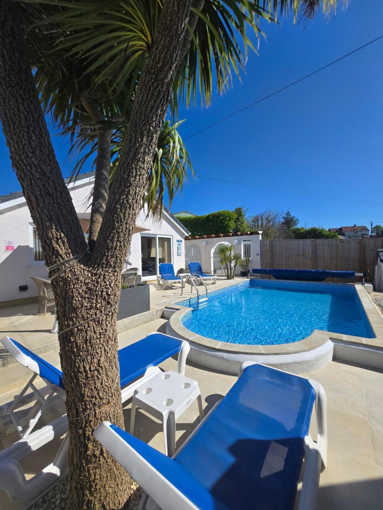 Family Bungalow With Private Pool 킬게티 외부 사진